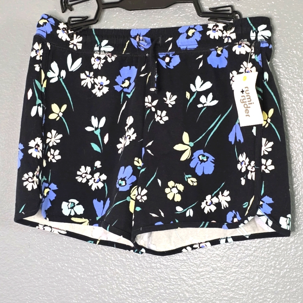 Rumi + Ryder Floral shorts Size XL 16/18. Nwt